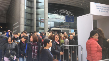 Опашката пред сградата на Европарламента в Брюксел в Деня на отворени врати.