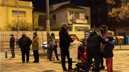 Множество хора излязоха по улиците в Гранада след трусовете вечерта на 26 януари 2021
