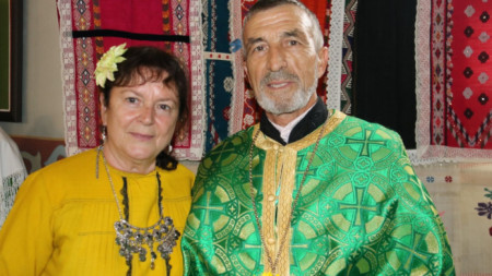 Отец Михаил и съпругата му презвитера Калина Михайлова
