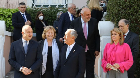 В жест на уважение на събитието в българското посолство в Лисабон присъства и португалският президент Марсело Ребело де Соуза. 