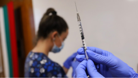 Третото плащане на еднократната добавка от 75 лева за ваксинирани