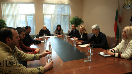 Представители на екологични организации от България и Сърбия проведоха среща с министъра на околната среда и водите Нено Димов. 