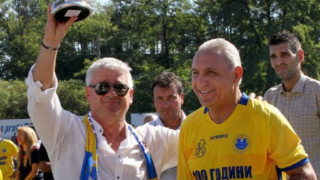 Легендата на българския и световния футбол Христо Стоичков раздаде награди
