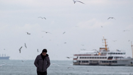 Въведената заради снеговалежите забрана на влизане на автомобили в Истанбул