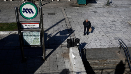 Снимката е илюстративна, край метростанция в Атина, архив.