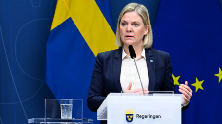 Шведският премиер Магдалена Андерсон възнамерява страната да се присъедини към