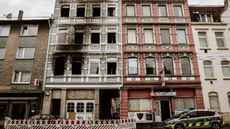 Сградата в Солинген, в която при пожар загина българско семейство.