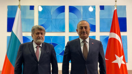 Председателят на Народното събрание Вежди Рашидов и първият дипломат на Турция Мевлют Чавушоглу.