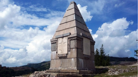 El Monumento en la cumbre de Tsarevets donde fue proclamada la Independencia de Bulgaria 