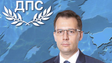 Парламентарната група на ДПС твърди че премиерът Кирил Петков отправил