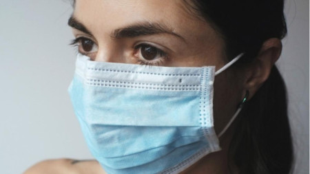 Остава изискването за носене на предпазна маска в лечебните заведения и социалните домове