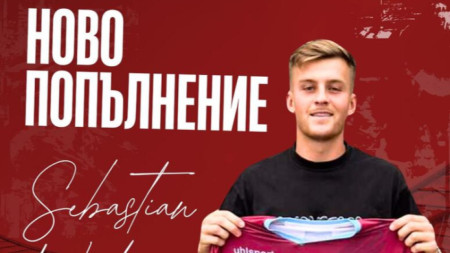 Септември привлече централния защитник Себастиян Уейд