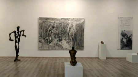 В галерия Арт Център - Плевен откриват изложбата „Ахимса: ненасилието“.