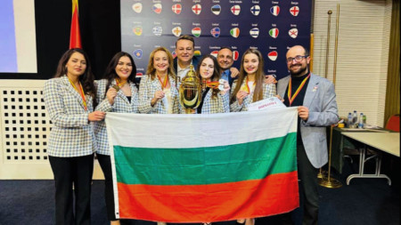 Bulgaria's female national chess team with the European title from Budva