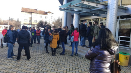 Жители на община Павликени и природозащитни организации излизат следобед на
