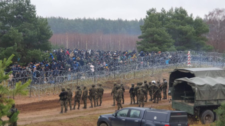 Полша и Литва обявиха извънредно положение по границите си