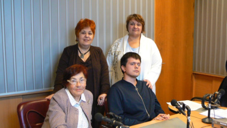 Отляво надясно по часовниковата стрелка: Л. Мелконян, В. Топакбашян, Д. Маринова и Дж. Чемишанов