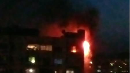 Пожар гори в апартамент на 16 тия етаж в блок в