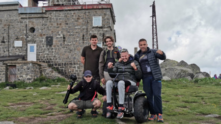Параколоездачът Влади Гюров успя да изкачи самостоятелно Черни връх