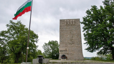 Споменик на Петровој њиви, у Странџи планини, у част хероја Илинденско-преображенског устанка
