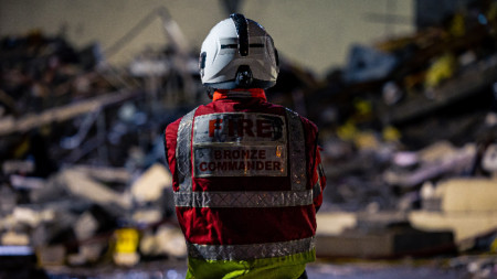 След експлозията и последващия пожар в жилищен блок в Сейнт Хелиър, Джърси, Великобритания, 11 декември 2022 г.