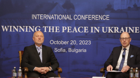 Министър Тодор Тагарев и Йордан Божилов, основател на Софийския форум за сигурност
