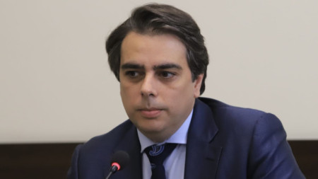 Финансовият министър Асен Василев на брифинг в София, 28 май 2021.