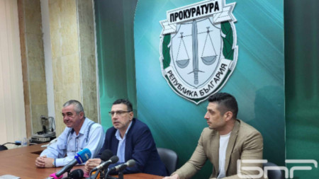 Ради Пенев-вдясно е назначен за  зам.-директор на ОДМВР-Бургас