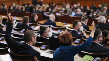 Депутати от Демократична България представители на партия Зелено движение внесоха