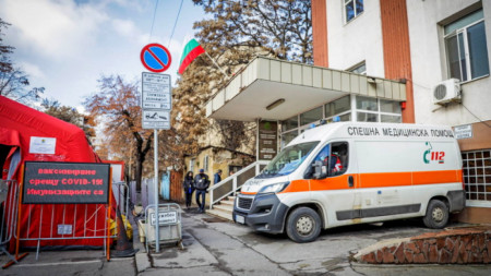 Първият в страната изнесен специализиран кабинет за имунизации срещу Covid-19 е в София