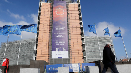 Европейската комисия дава законодателно предложение да се въведе задължително ниво