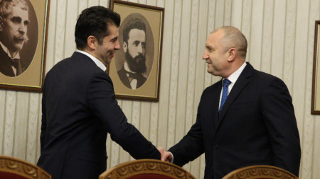 Съпредседателят на ПП Кирил Петков и президентът Румен Радев по време на консултациите преди връчването на проучвателен мандат за съставяне на правителство - 20 април 2023 г.