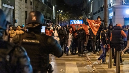 Мароканските фенове създадоха много проблеми на полицията в Париж на 10 декември.