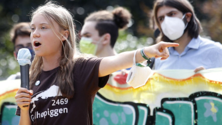 Грета Тунберг на протеста за климата в Милано