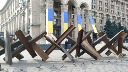 Противотанкови заграждения в центъра на Киев, 4 март 2022 г.