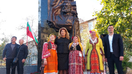 Илияна Йотова откри ремонтирания паметник на Христо Ботев в Кишинев, 31 октомври 2023 г.