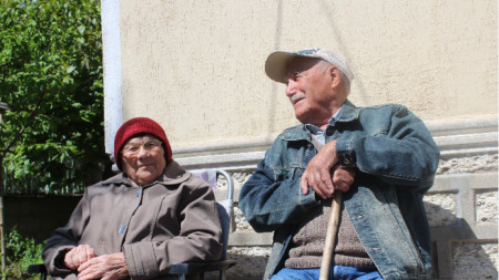 Осем десетилетия приятелство и 65 години съвместен живот свързват до днес 88-годишните Иванка и Атанас Стамови от Балчик.