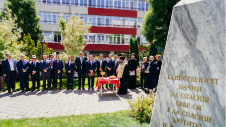 Паметник в болница Пирогов 