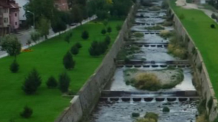Замърсяване на реката в Банско