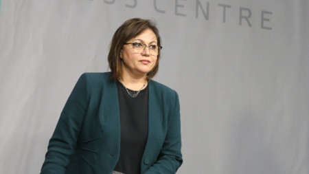 Лидерът на БСП Корнелия Нинова и членове на партията дадоха пресконференция в централата на ул. 