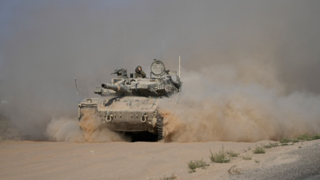 Израелски танк на границата на Израел с Ивицата Газа