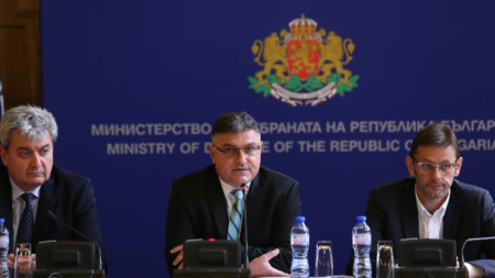 В Министерството на отбраната се състоя пресконференция. В нея участваха министърът на отбраната Георги Панайотов и заместник-министрите на отбраната. 
