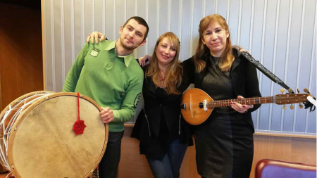 Илиян Михайлов, Мария Мира Христова и Христина Начева-Петрова (отляво надясно) в студиото на програма „Христо Ботев“