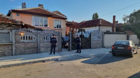 Полицейска операция се провежда в бургаския квартал 