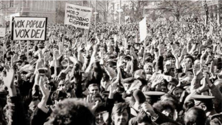 Първият свободен митинг след 10 ноември 1989 г.