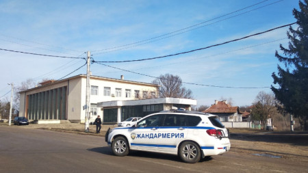 В операцията във врачанското село Малорад участва и жандармерия.