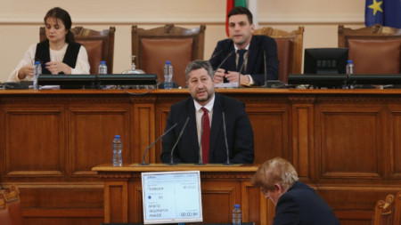 Христо Иванов поиска свикване на коалиционния съвет във вторник по въпроса за помощта за Украйна