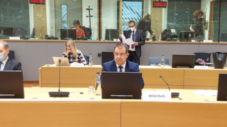 Министър на земеделието Христо Бозуков участва в Брюксел в преговорите за реформа на Общата селскостопанска политика.