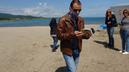 Екип на Регионалната екоинспекция в Бургас провери какво е състоянието на пясъчните дюни в Ахтопол. 26 май, 2020 г. 