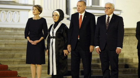 Турският президент Реджеп Ердоган, германският президент Франк-Валтер Щайнмайер и съпругите им.